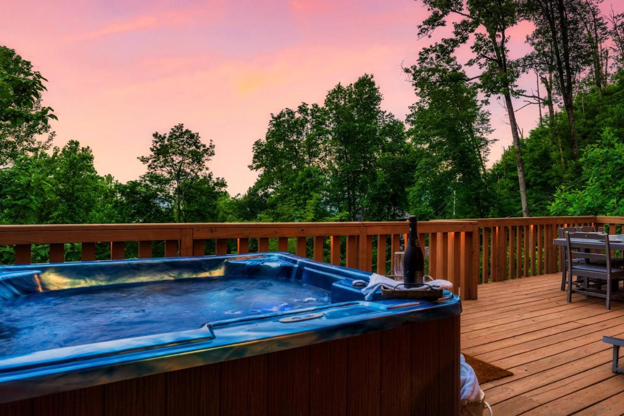 Mountainside - New Luxury Cabin-Fire Table-Hot Tub-3 Pools-Ps5-Bears Гетлинбург Екстериор снимка